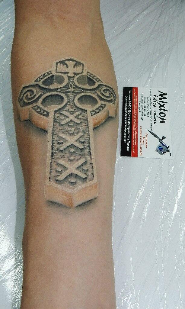 Фото тату крест кельтский в реализме