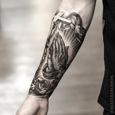 Религиозные татуировки для мужчин: символика и значения