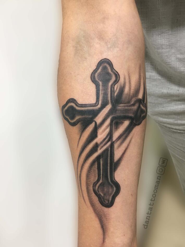 Татуировка крест на руке фото