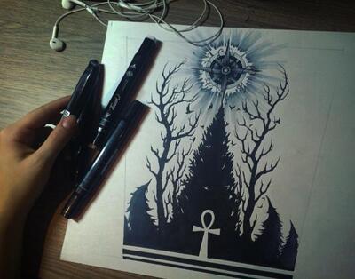 Темный лес и деревья с знаком