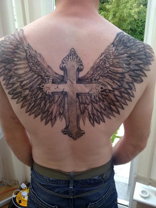 Фото тату Крылья ангела с крестом