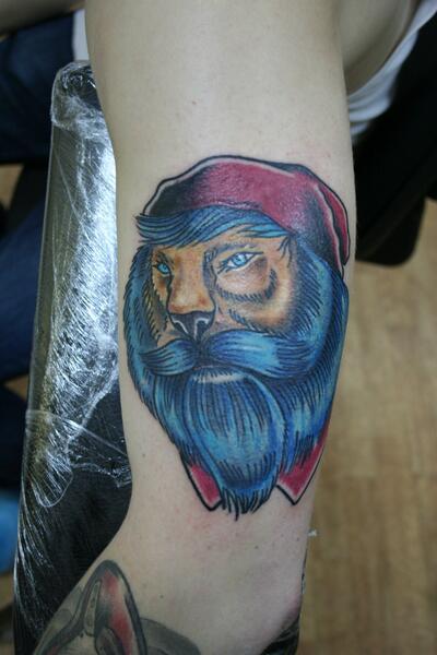 Лев хипстер