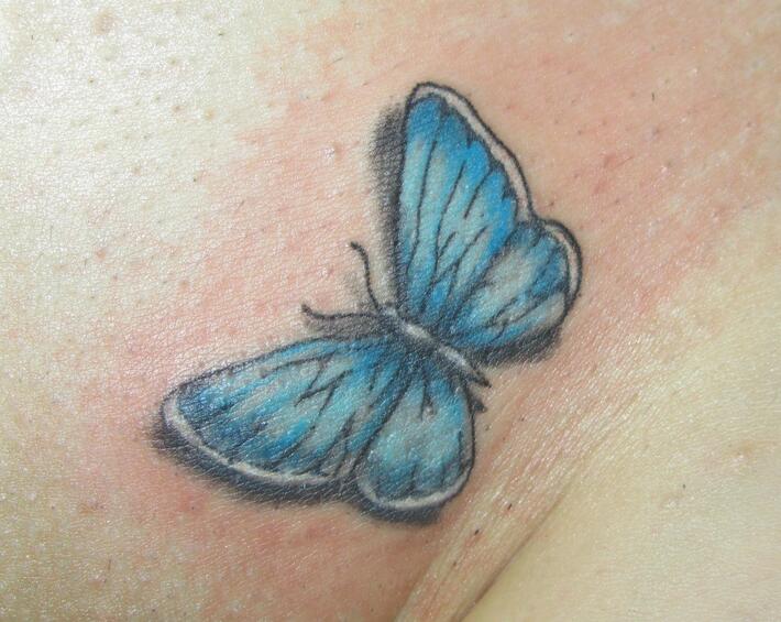 Татуировка бабочка на лобке