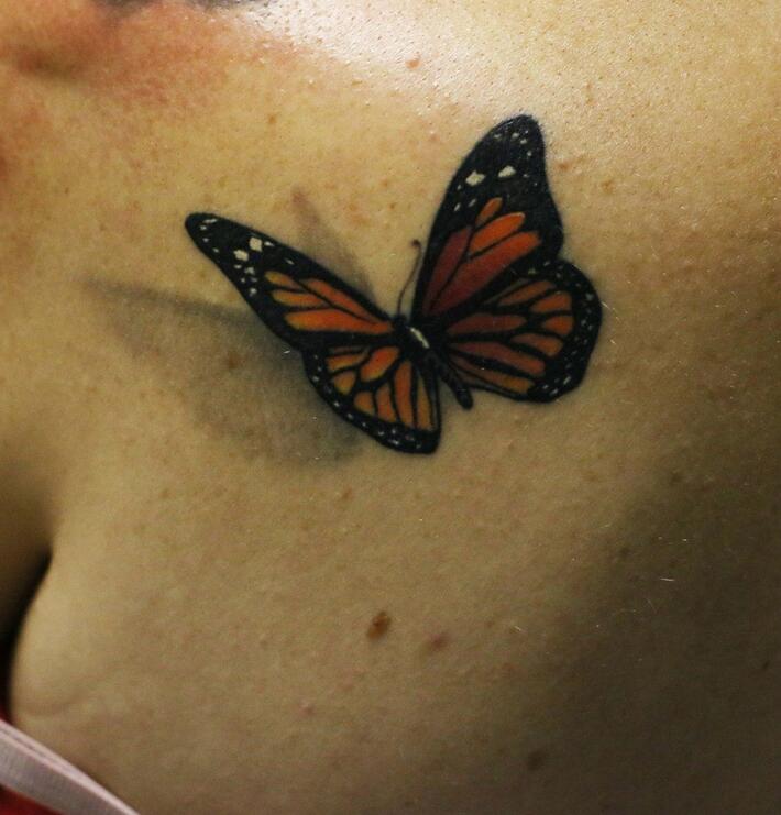 Фото тату Тату бабочки на груди