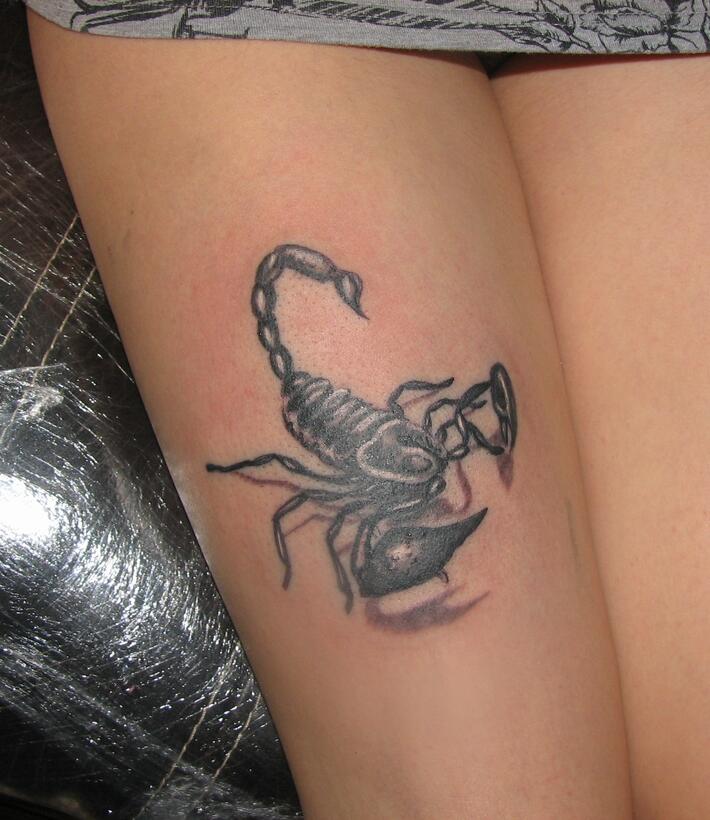 Татуировка Скорпион для девушки