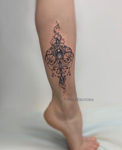 Татуировки на ноге для девушек