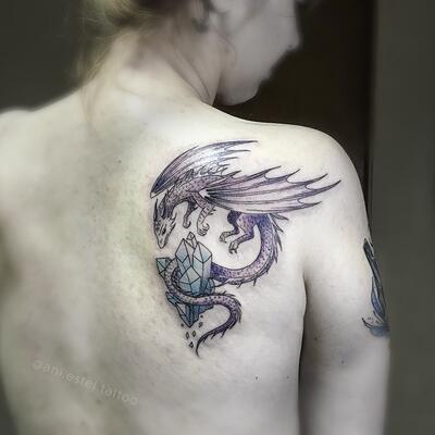 Значение татуировки дракона на спине