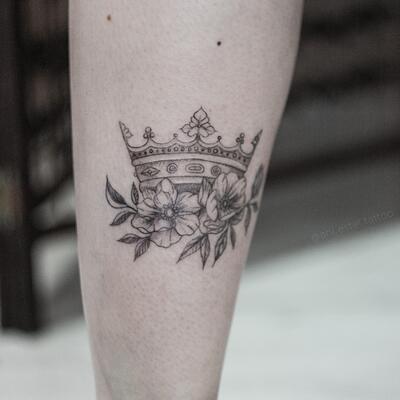Переводные татуировки временные женские. Тату на руку: корона, перо, бабочка