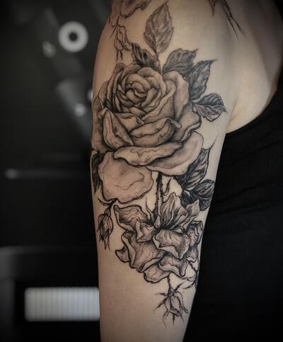 Тату (татуировка) Роза: значение и эскизы женские и мужские