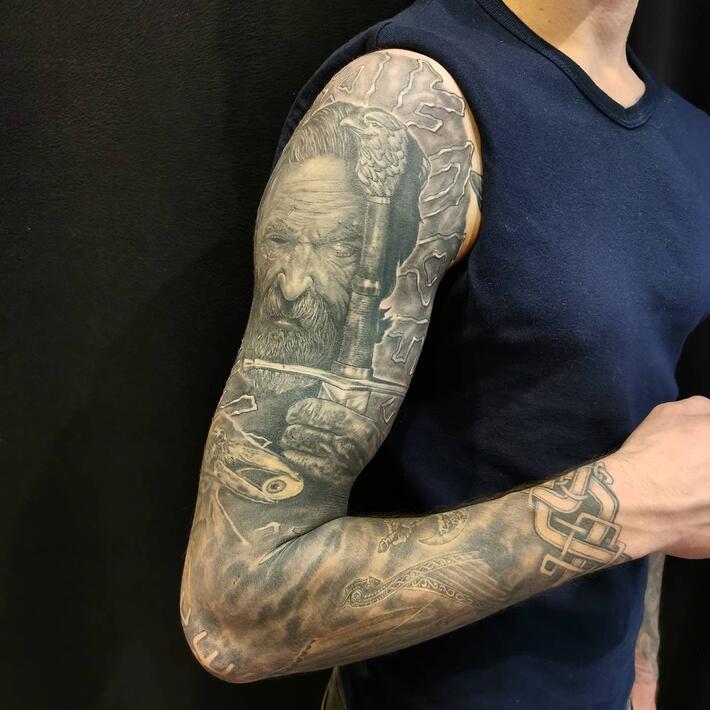 Брестчанина задержали за демонстрацию нацистской татуировки