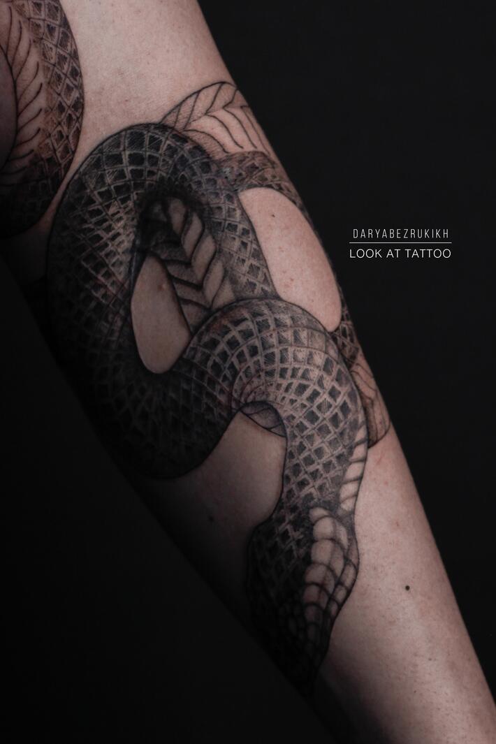 me/lookattattoo

Дарья Безруких
https://vk