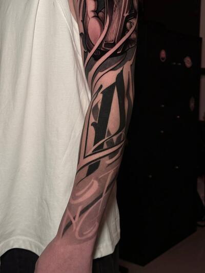 Макс Баркер