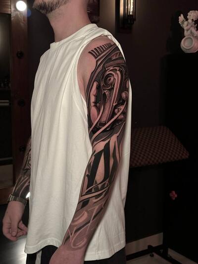 Макс Баркер