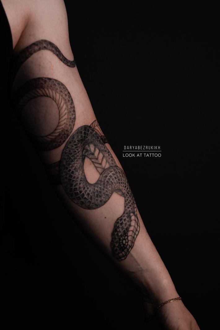 me/lookattattoo

Дарья Безруких
https://vk