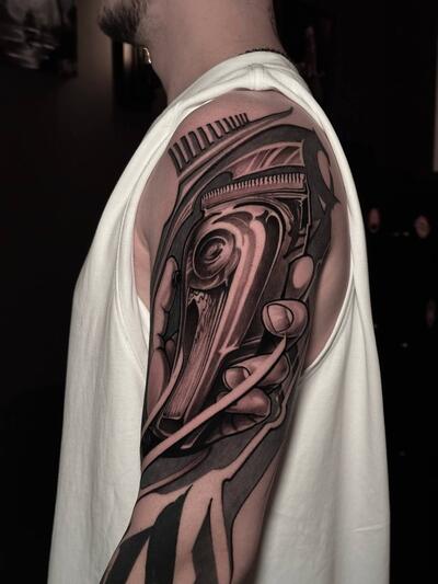 Макс Баркер